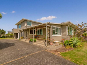 Hosts on the Coast Views to Mercury Whitianga